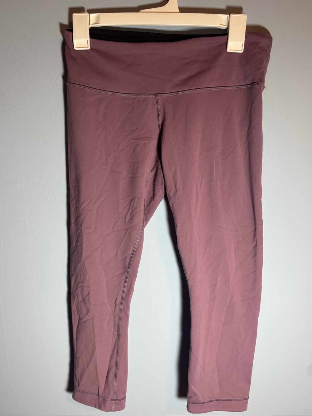 Lululemon Cropped Leggings Size 8 Purple Mauve